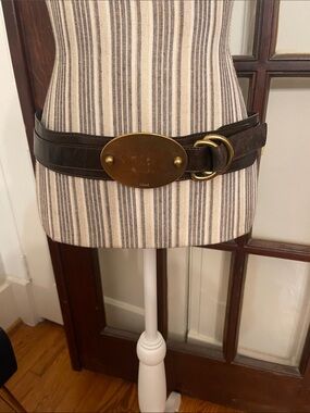 Vintage Chloe signed brown leather brass hardware belt.